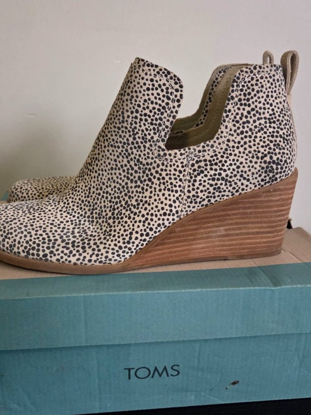 TOMS KALLIE Women's Size 11 Cheetah Printed Suede Wedge Bootie 10016177